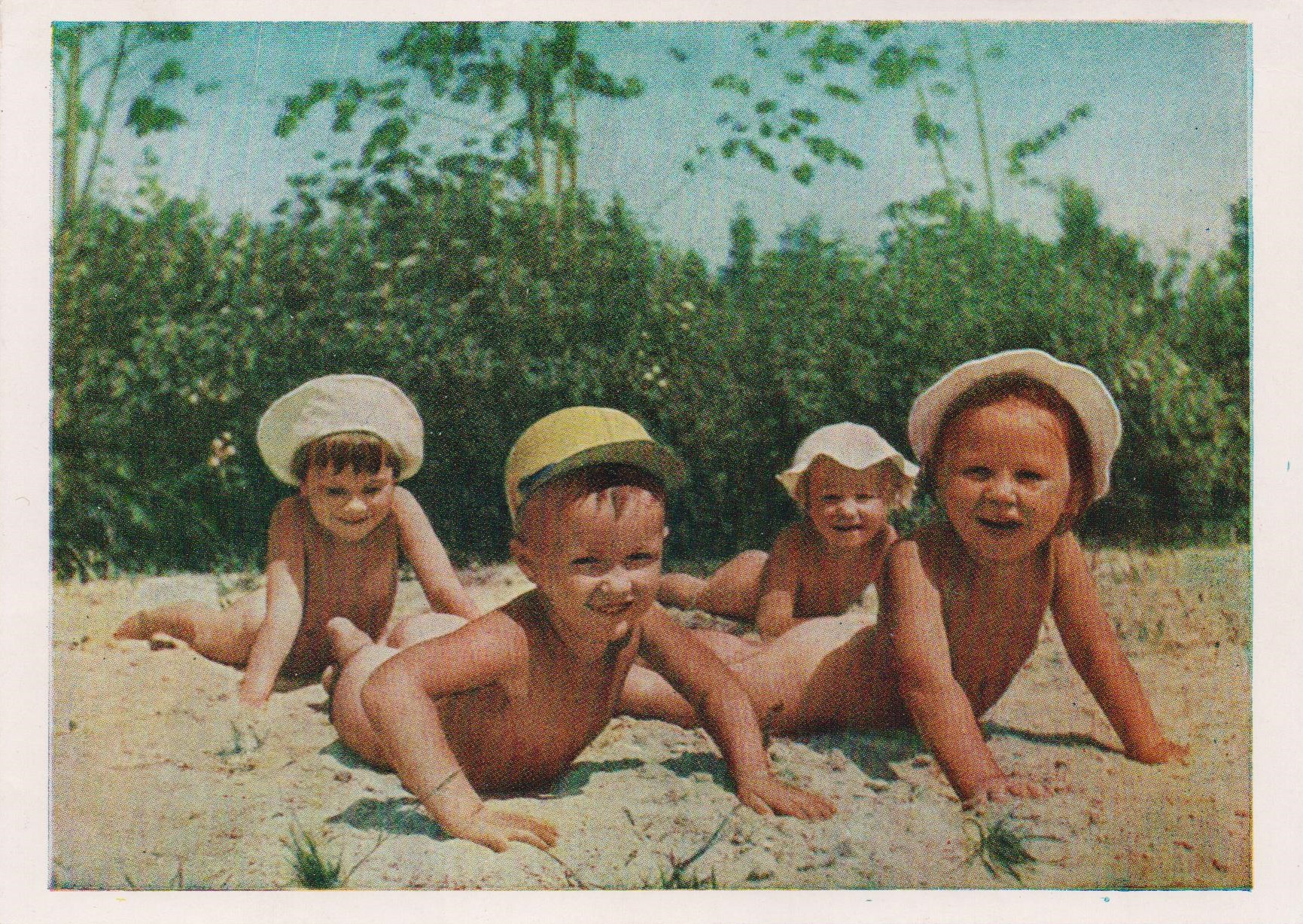 дети на голом пляже фото 100